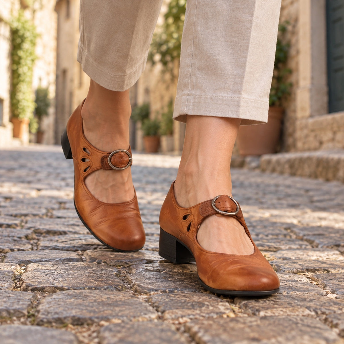 Morrison – Unisex Comfortable Sandals, worn on a walk