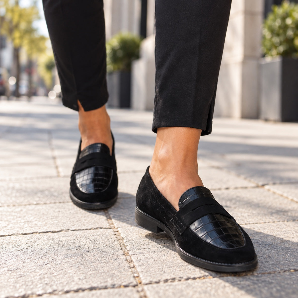 Sullivan – Unisex Orthopedic Loafers, worn on a walk